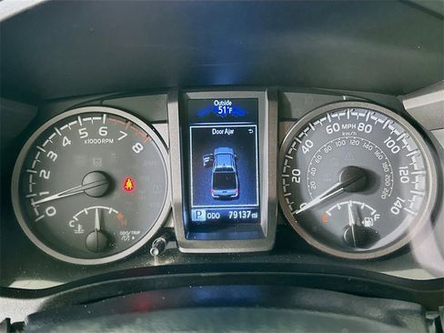 Used 2017 Toyota Tacoma TRD Sport image 12