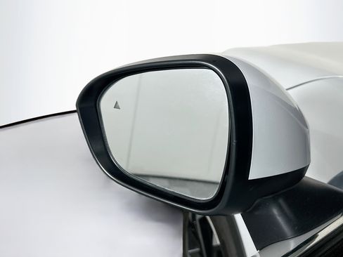 Used 2024 Mitsubishi Outlander SE image 16