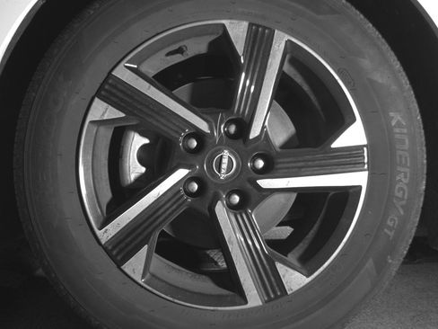 Used 2025 Nissan Sentra SV FWD image 12