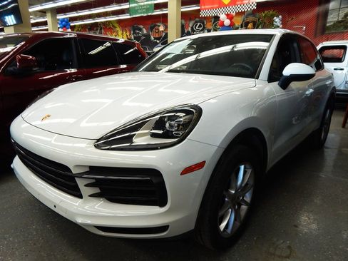 Used 2024 Porsche Cayenne image 1