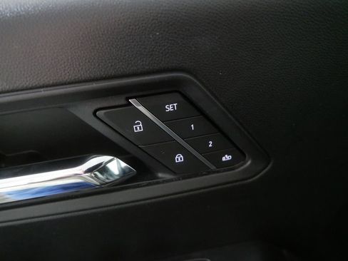 Used 2025 GMC Canyon AT4 w/ Technology Plus Package AWD/4WD image 18