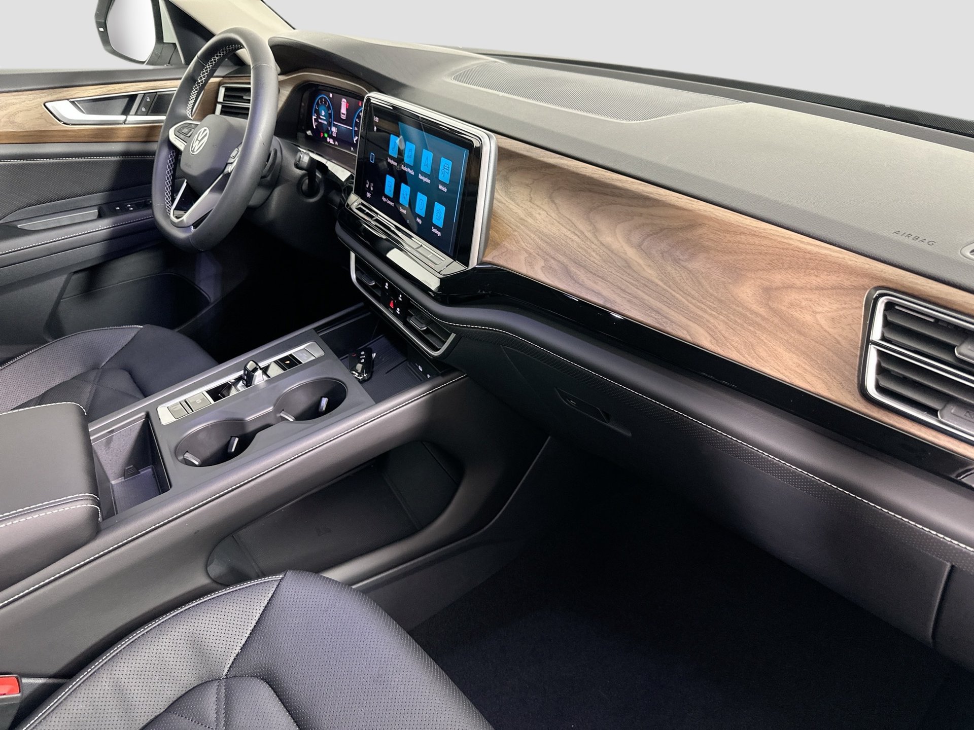 Certified 2026 Volkswagen Atlas SE FWD image 28