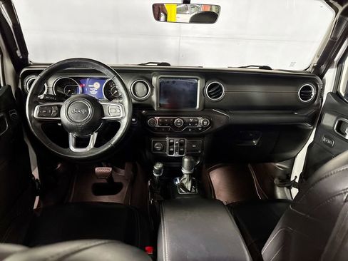 Used 2018 Jeep Wrangler Unlimited Sahara w/ Uconnect 4C Nav & Sound Group image 12