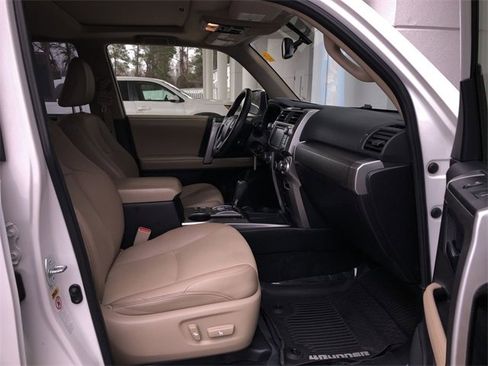 Used 2016 Toyota 4Runner SR5 Premium image 30