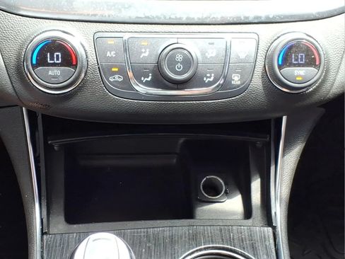 Used 2019 Chevrolet Impala LT FWD image 17