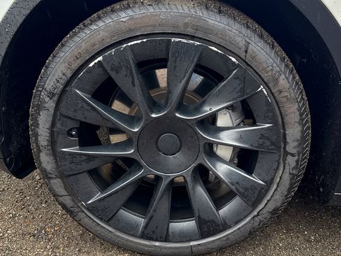 Used 2021 Tesla Model Y Long Range image 3