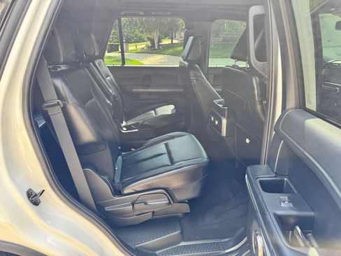Used 2021 Ford Expedition XLT AWD/4WD image 19