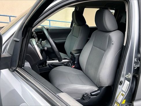 Used 2017 Toyota Tacoma SR5 w/ Tow Package image 9