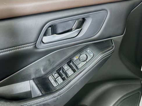 Used 2023 Nissan Rogue SV w/ SV Premium B Package FWD image 15