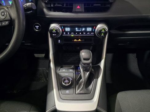 Used 2025 Toyota RAV4 XLE AWD/4WD image 20