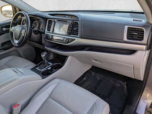 Certified 2018 Toyota Highlander XLE image 24