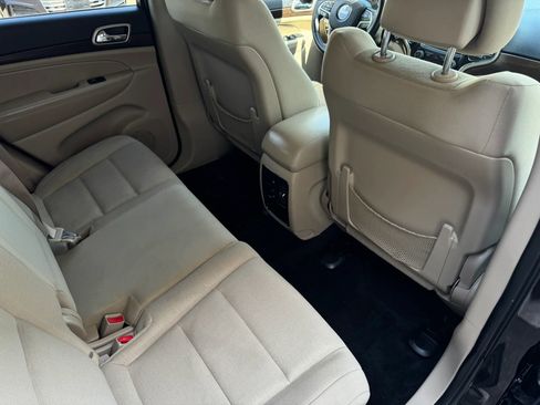 Used 2015 Jeep Grand Cherokee Laredo w/ Quick Order Package 23E RWD image 26