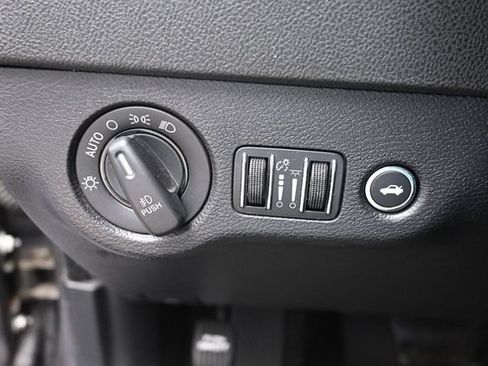 Used 2015 Dodge Charger SXT RWD image 16