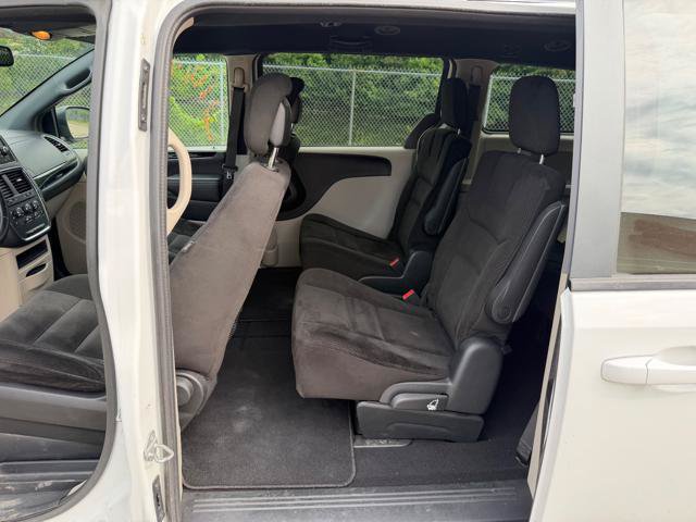 Used 2016 Dodge Grand Caravan SE FWD image 22