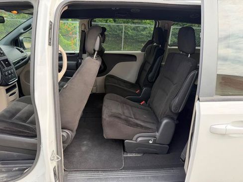 Used 2016 Dodge Grand Caravan SE FWD image 22