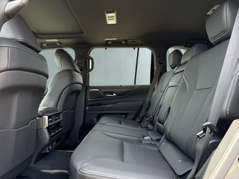 Certified 2025 Lexus LX 600 4WD w/ Appearance Package image 13