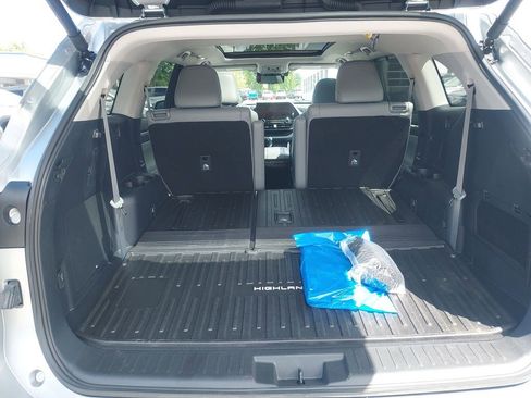 Used 2025 Toyota Highlander Platinum AWD/4WD image 45