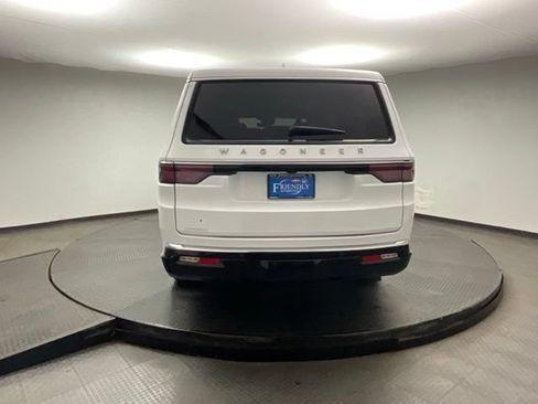 Used 2023 Jeep Wagoneer L 4WD w/ Premium Group I image 7