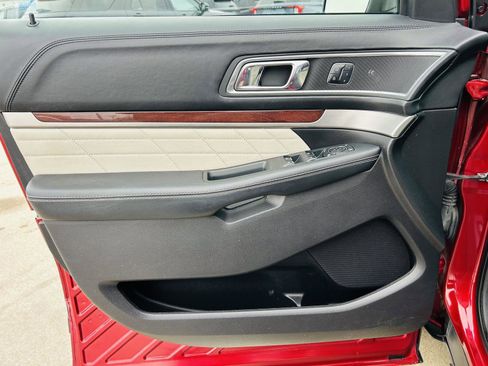 Used 2017 Ford Explorer Platinum image 15