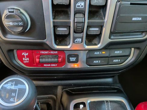 Used 2018 Jeep Wrangler Unlimited Rubicon image 31