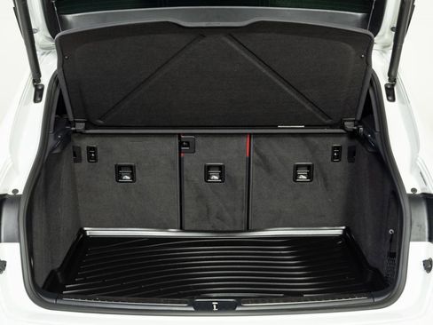 Certified 2023 Porsche Macan Turbo image 31