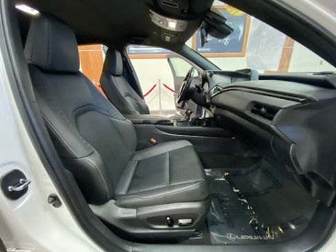 Used 2021 Lexus UX 200 w/ Accessory Package (Z1) image 13