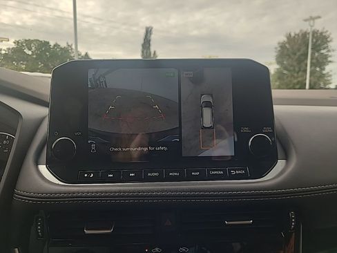 Used 2023 Nissan Rogue SL w/ SL Premium Package image 23