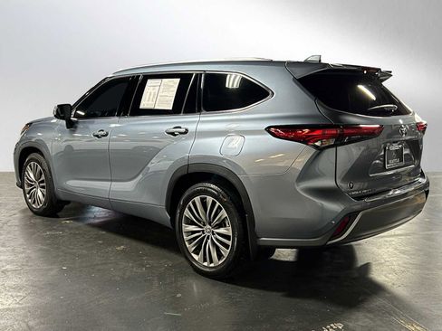 Used 2021 Toyota Highlander Platinum image 5