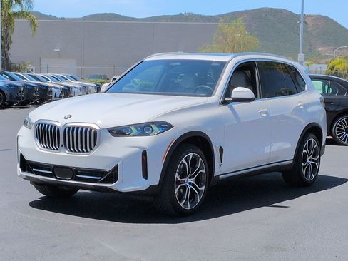 Certified 2025 BMW X5 xDrive40i w/ Parking Assistance Package AWD/4WD image 5