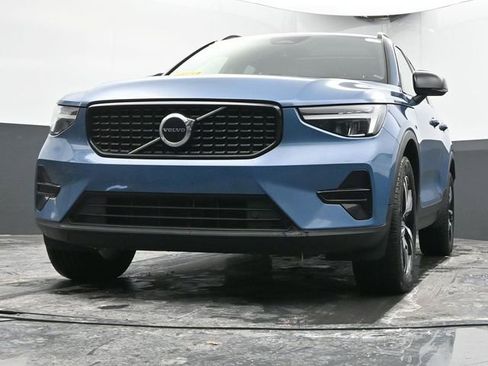 Used 2024 Volvo XC40 B5 Core image 43