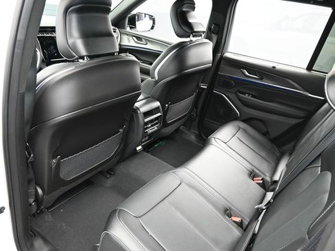 Used 2024 Jeep Grand Cherokee Overland w/ Luxury Tech Group IV image 25