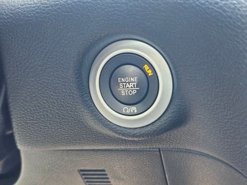 Used 2017 Chrysler Pacifica Limited FWD image 41