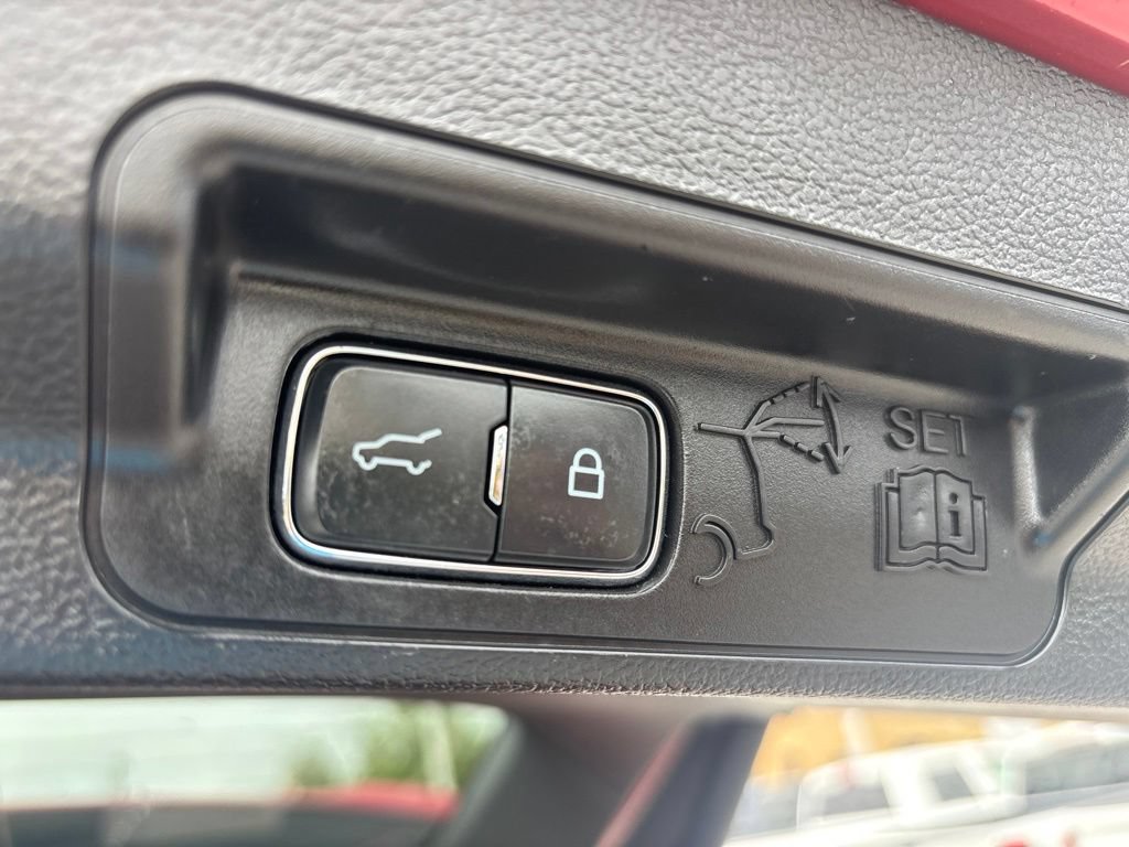Used 2023 Ford Explorer XLT w/ Equipment Group 202A AWD/4WD image 39