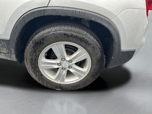 Used 2020 Chevrolet Trax LT w/ LT Convenience Package image 10