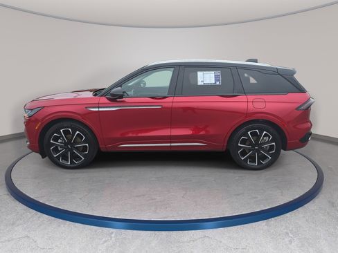 Certified 2024 Lincoln Nautilus Reserve w/ Equipment Group 202A AWD/4WD image 8