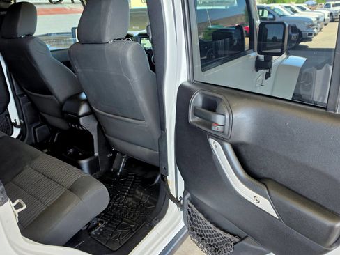 Used 2012 Jeep Wrangler Unlimited Sahara w/ Connectivity Group AWD/4WD image 37