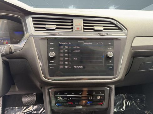 Used 2023 Volkswagen Tiguan SE FWD image 18