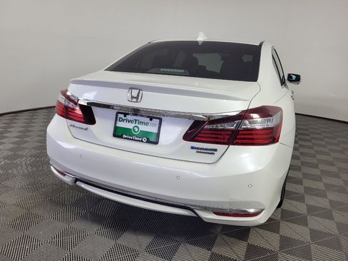 Used 2017 Honda Accord Touring image 7