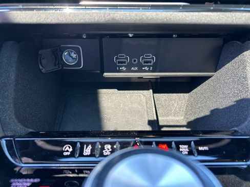 Used 2023 Jeep Wagoneer Series II AWD/4WD image 23
