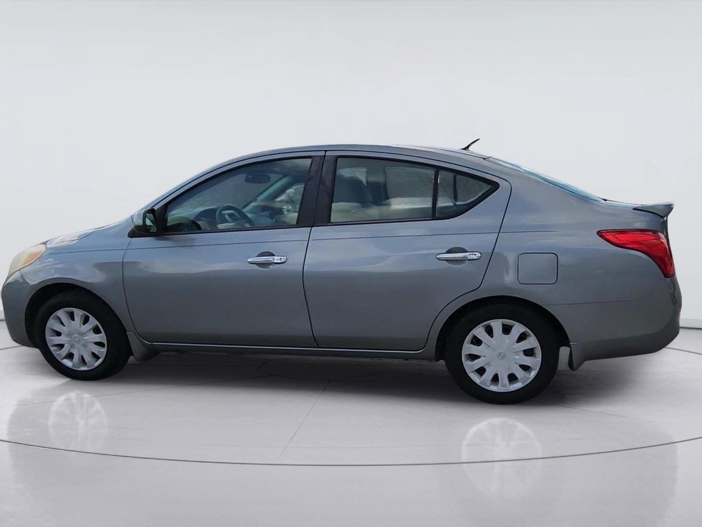 Used 2014 Nissan Versa SV FWD image 24