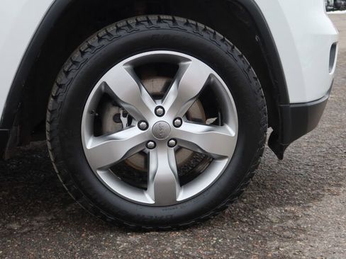 Used 2013 Jeep Grand Cherokee Limited w/ Luxury Group II image 18