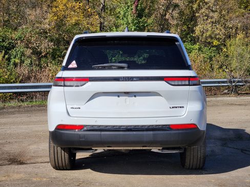 New 2025 Jeep Grand Cherokee Limited w/ Black Appearance Package AWD/4WD image 15