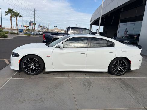 Used 2018 Dodge Charger R/T Scat Pack RWD image 2