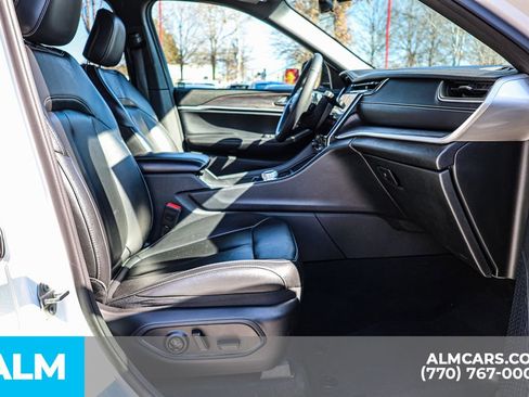 Used 2024 Jeep Grand Cherokee Limited image 21