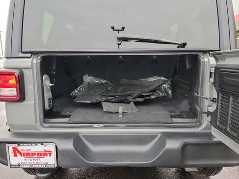 Used 2022 Jeep Wrangler Unlimited Sport image 7