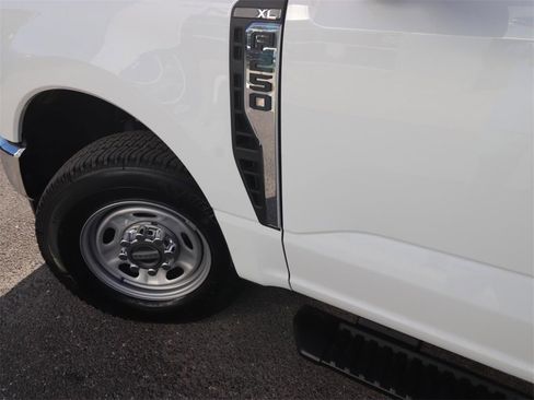 New 2026 Ford F250 XL w/ XL Chrome Package image 4