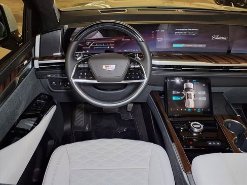 New 2026 Cadillac Escalade ESV Platinum Sport AWD/4WD image 13