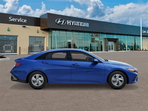 New 2026 Hyundai Elantra SE image 7