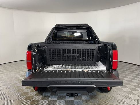 Used 2025 Toyota Tacoma Trailhunter image 19
