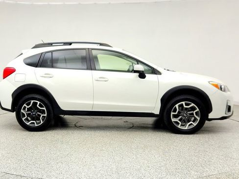 Used 2017 Subaru Crosstrek 2.0i Premium AWD/4WD image 4